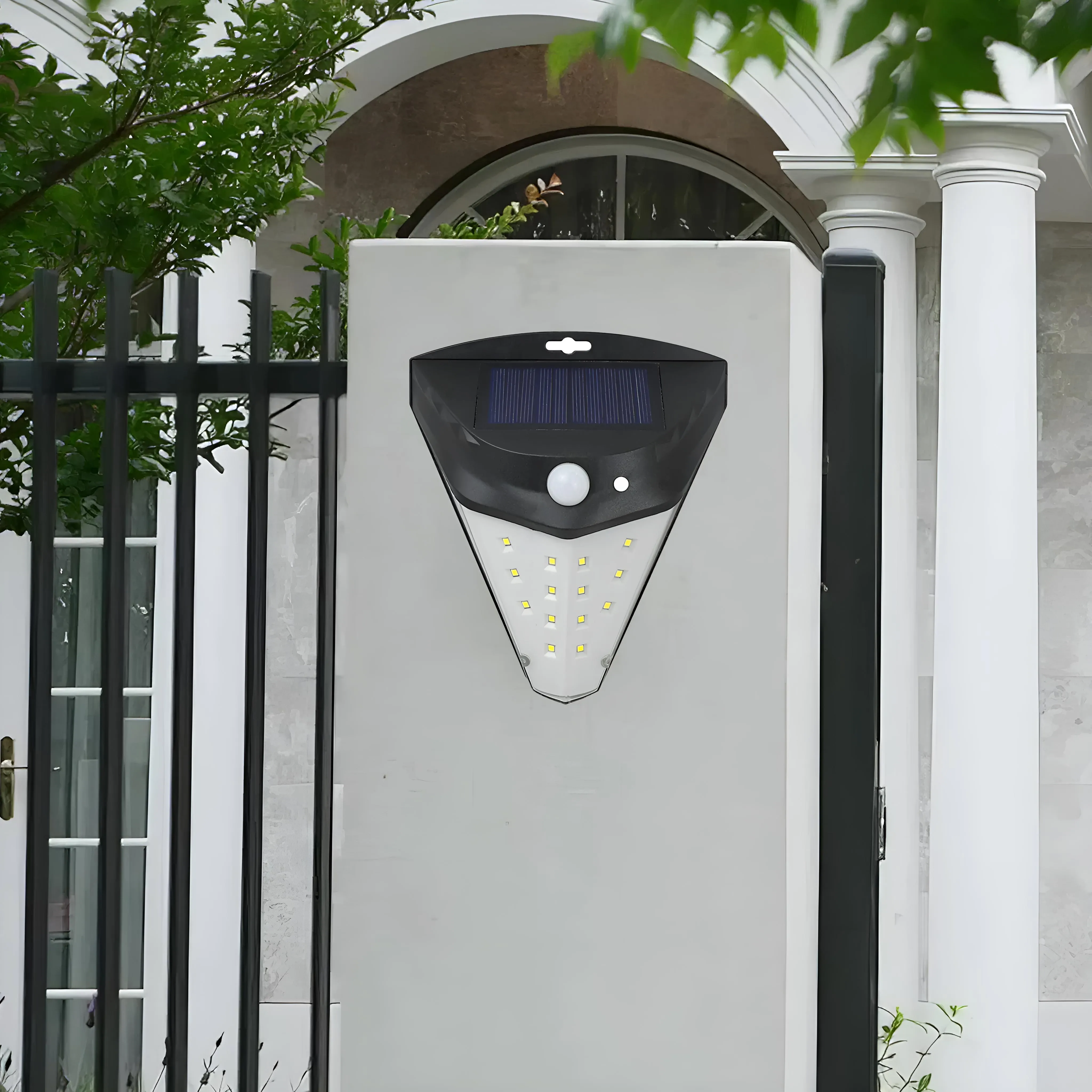 SolarLuxe - Solar Security Lights With 230° Lighting Angle